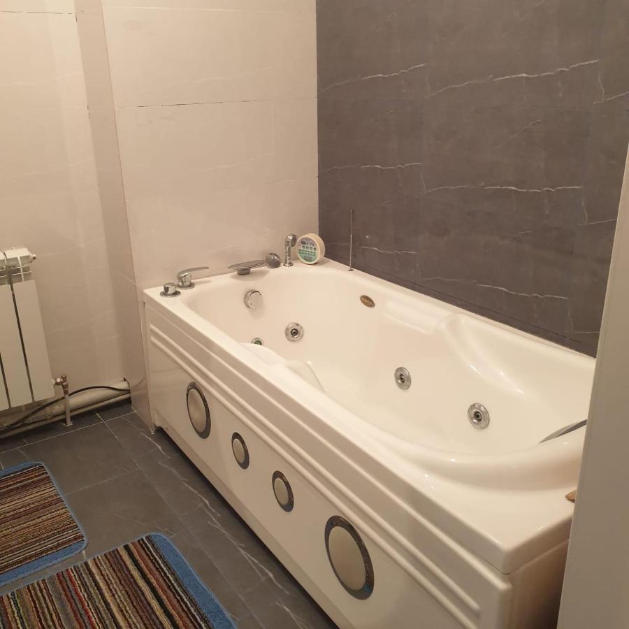 Uzak Apartment 2 Алмати Екстер'єр фото